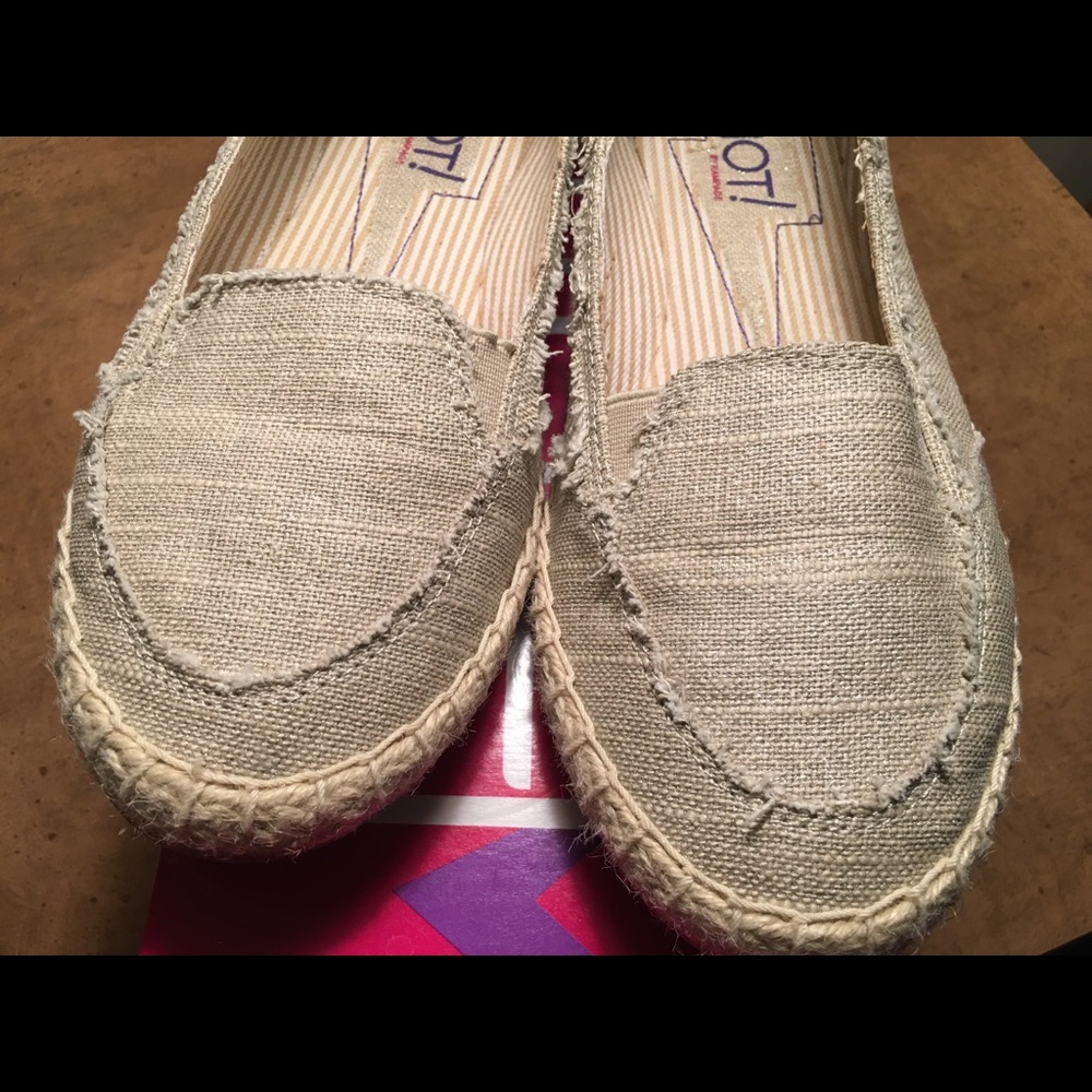 Soft loafer slide on by Riot!  Sz. 9M. Gently worn